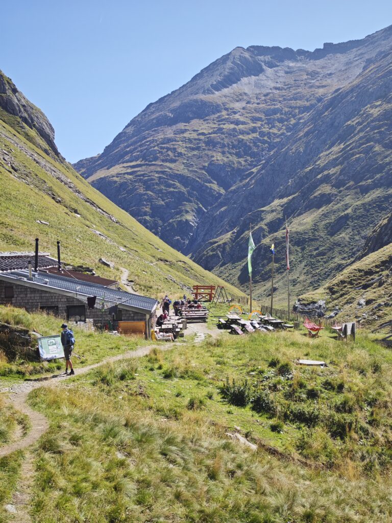 Die Clarahütte - keine schöne Hütte, aber landschaftlich toll gelegen